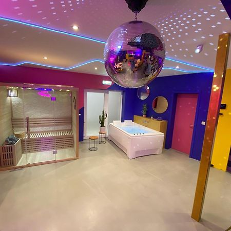 Capsule Boogie-Woogie - Jacuzzi - Sauna - Billard - Jeux - Ecran Geant - Filet Suspendu - Netflix Ла-Лувьер Экстерьер фото
