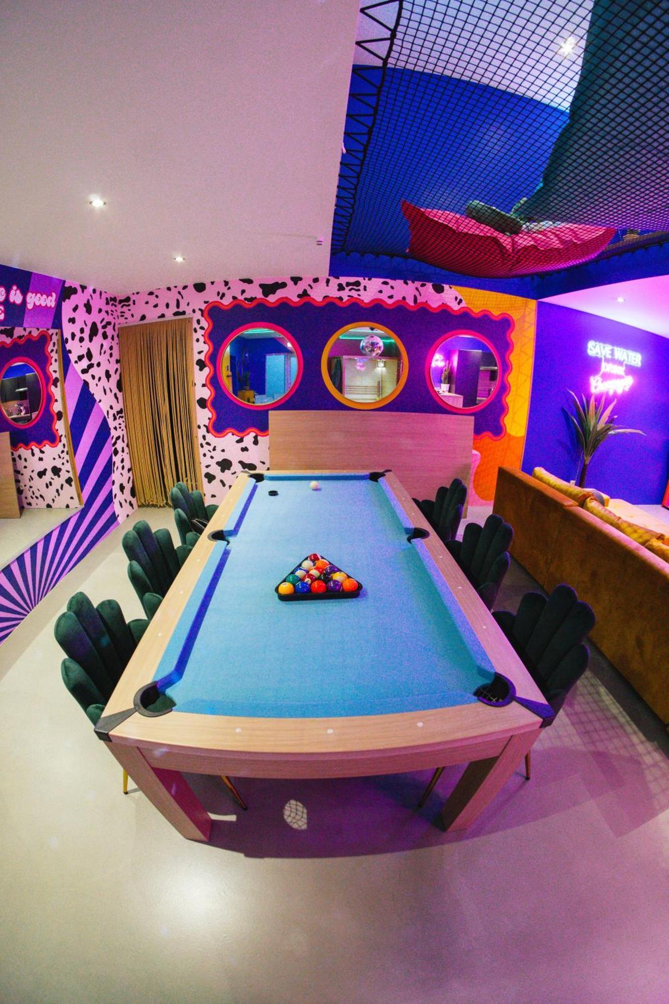Capsule Boogie-Woogie - Jacuzzi - Sauna - Billard - Jeux - Ecran Geant - Filet Suspendu - Netflix Ла-Лувьер Экстерьер фото