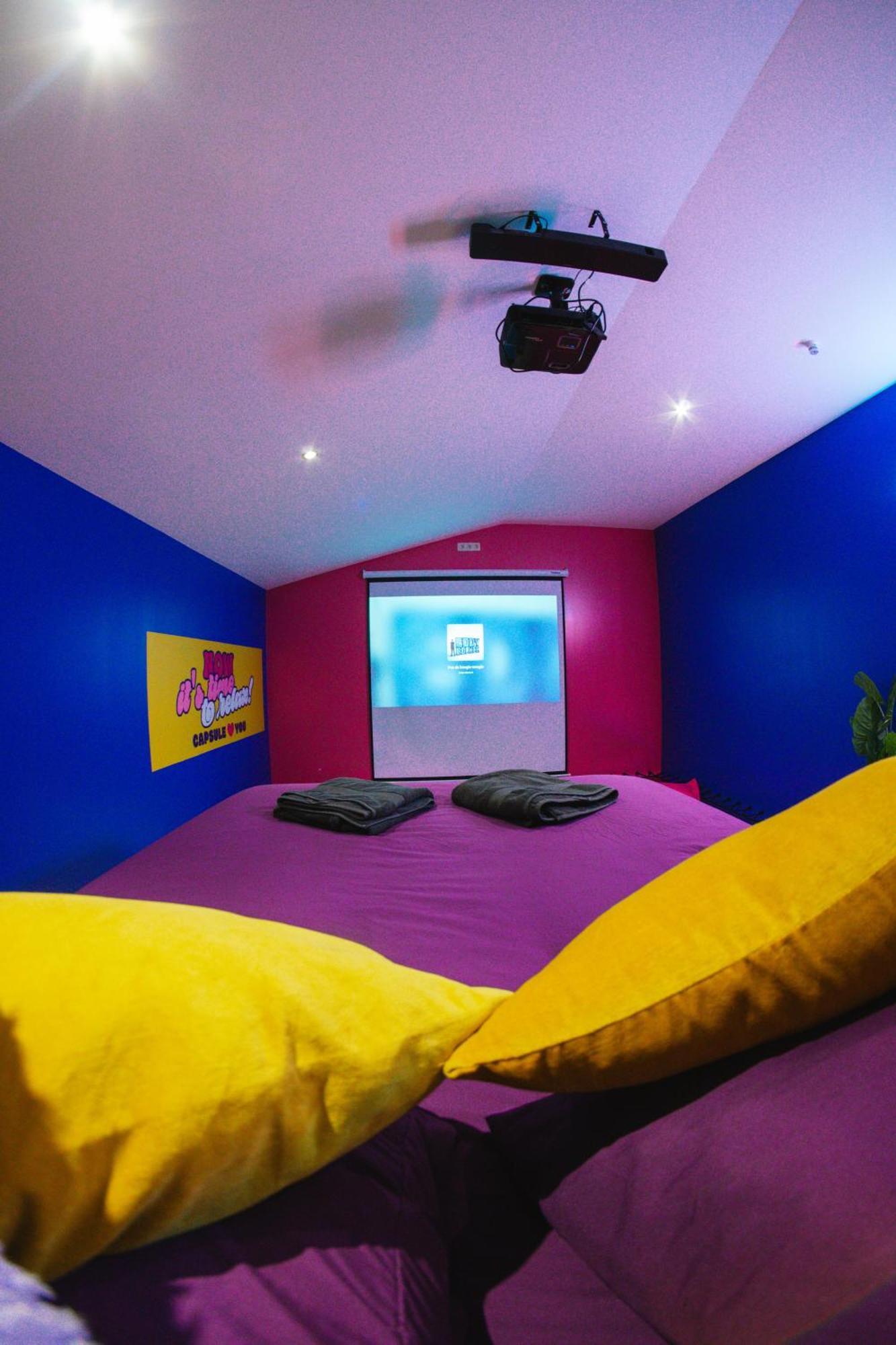 Capsule Boogie-Woogie - Jacuzzi - Sauna - Billard - Jeux - Ecran Geant - Filet Suspendu - Netflix Ла-Лувьер Экстерьер фото