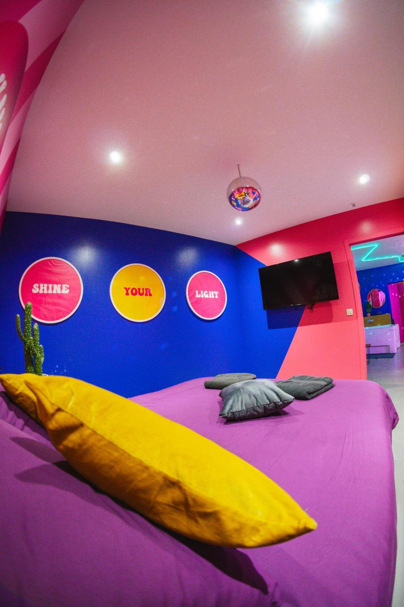 Capsule Boogie-Woogie - Jacuzzi - Sauna - Billard - Jeux - Ecran Geant - Filet Suspendu - Netflix Ла-Лувьер Экстерьер фото