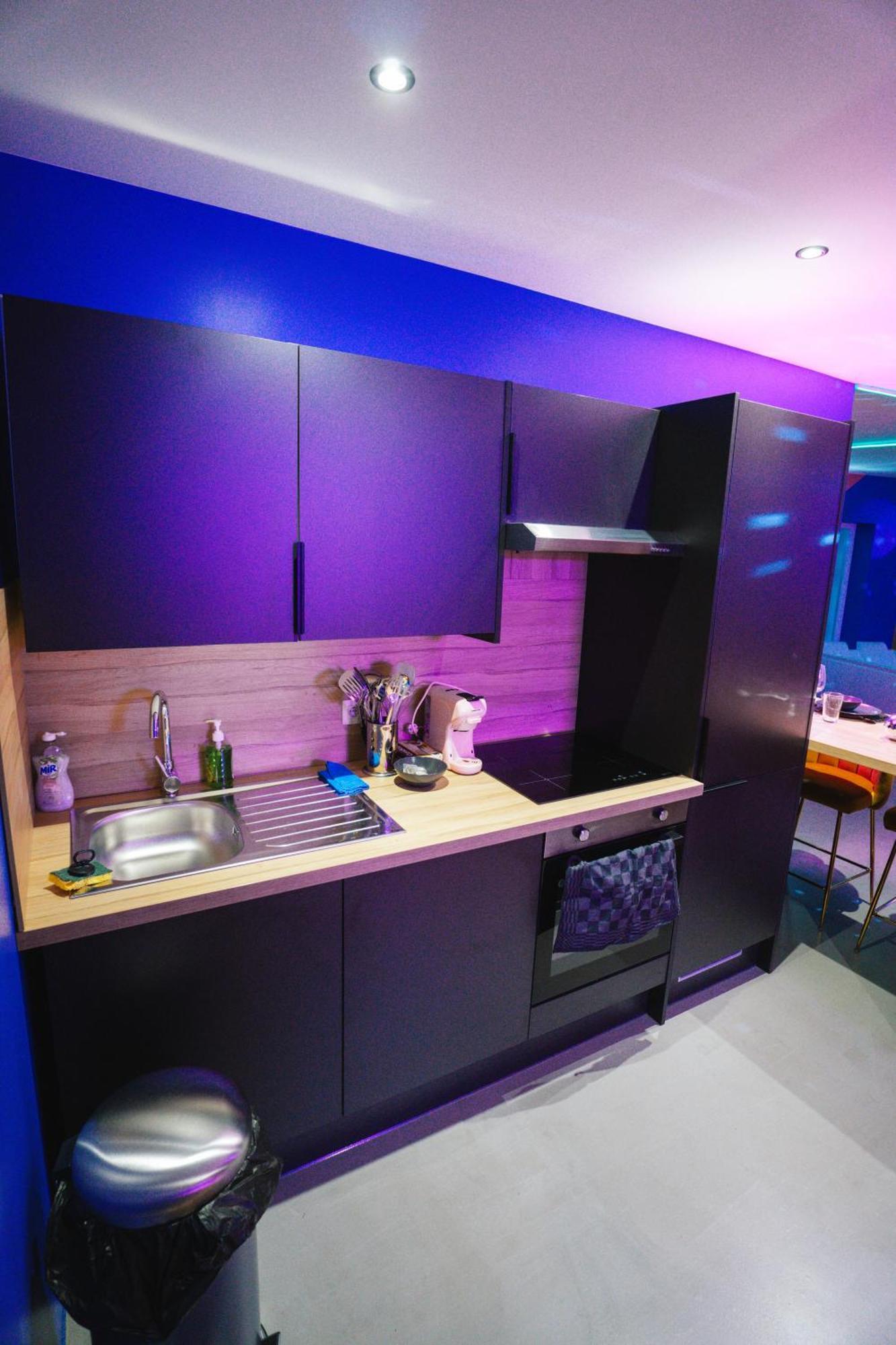 Capsule Boogie-Woogie - Jacuzzi - Sauna - Billard - Jeux - Ecran Geant - Filet Suspendu - Netflix Ла-Лувьер Экстерьер фото