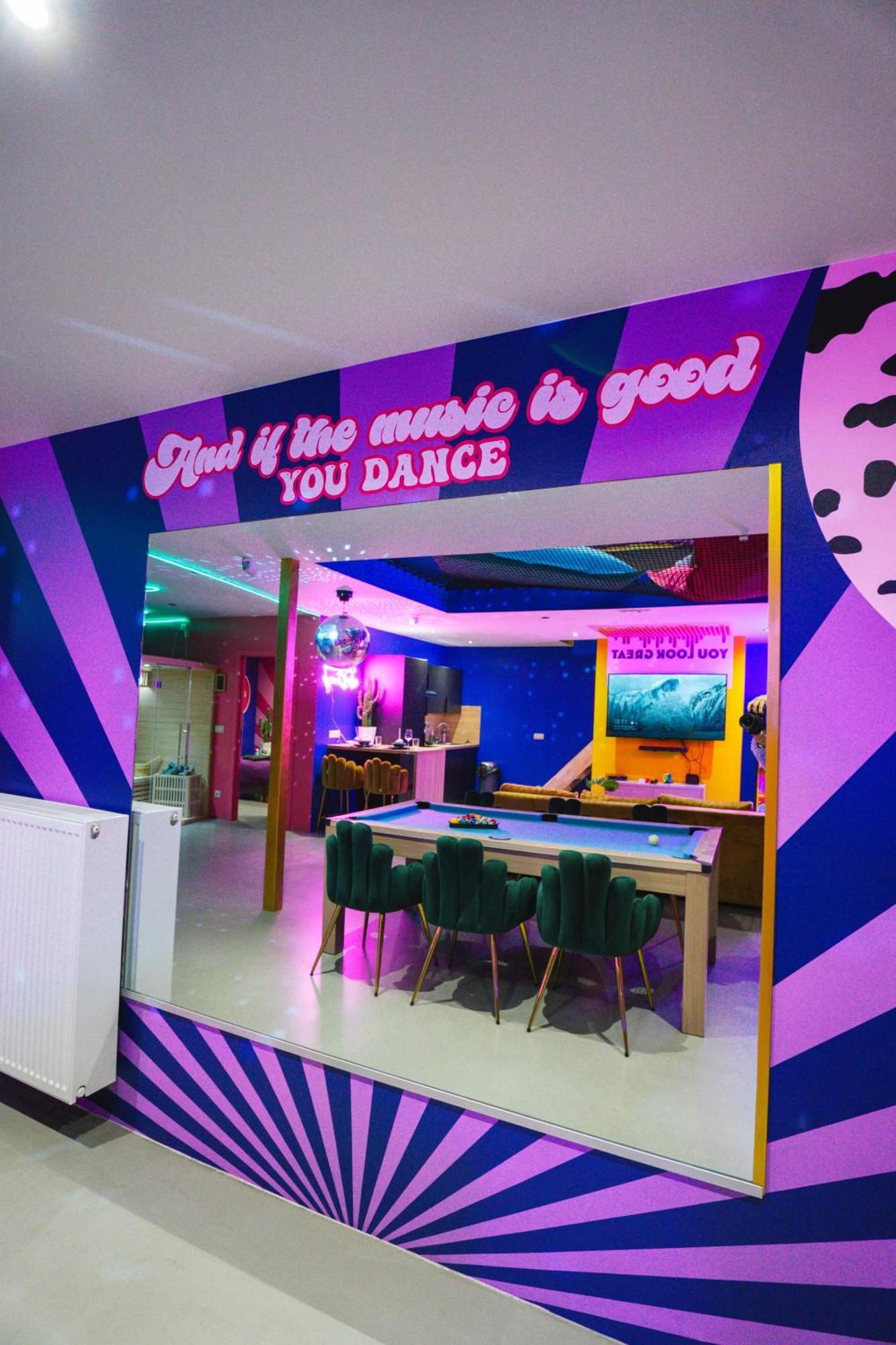 Capsule Boogie-Woogie - Jacuzzi - Sauna - Billard - Jeux - Ecran Geant - Filet Suspendu - Netflix Ла-Лувьер Экстерьер фото