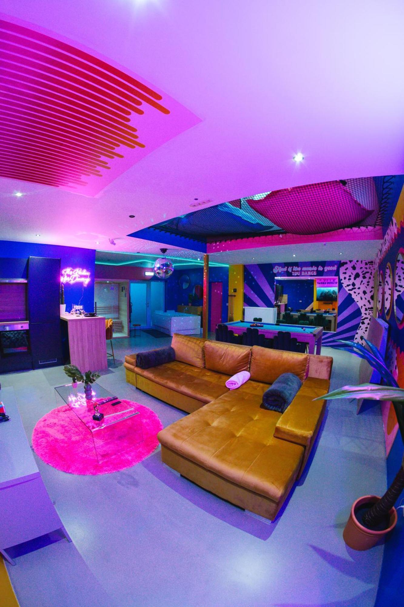 Capsule Boogie-Woogie - Jacuzzi - Sauna - Billard - Jeux - Ecran Geant - Filet Suspendu - Netflix Ла-Лувьер Экстерьер фото