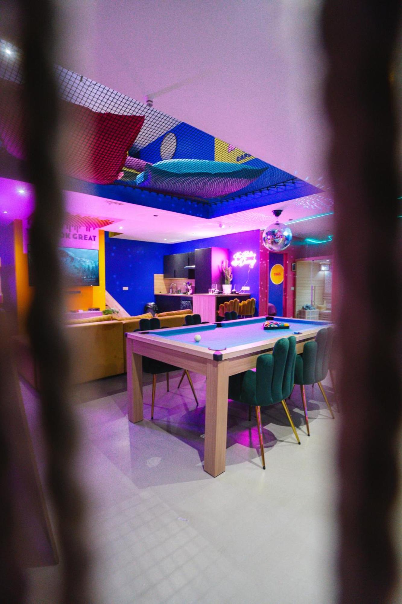 Capsule Boogie-Woogie - Jacuzzi - Sauna - Billard - Jeux - Ecran Geant - Filet Suspendu - Netflix Ла-Лувьер Экстерьер фото