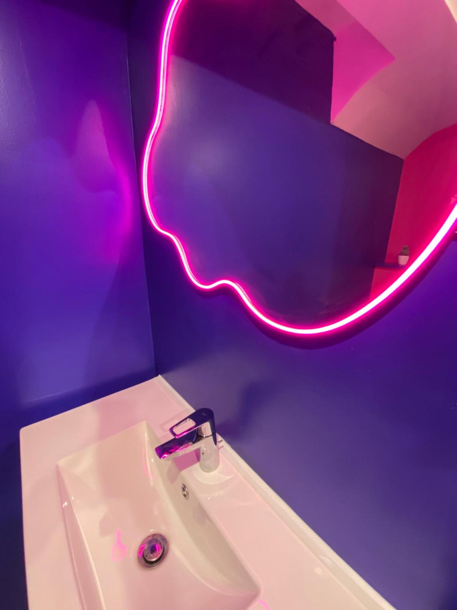 Capsule Boogie-Woogie - Jacuzzi - Sauna - Billard - Jeux - Ecran Geant - Filet Suspendu - Netflix Ла-Лувьер Экстерьер фото